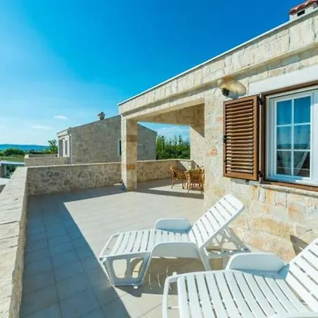 Kirsten With Heated Pool, Jacuzzi And Sauna - By Ta Leut Agency Willa *