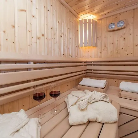 Kirsten With Heated Pool, Jacuzzi And Sauna - By Ta Leut Agency فيلة بريفلاكا