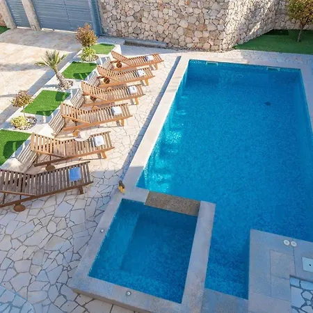Kirsten With Heated Pool, Jacuzzi And Sauna - By Ta Leut Agency Privlaka (Zadar)