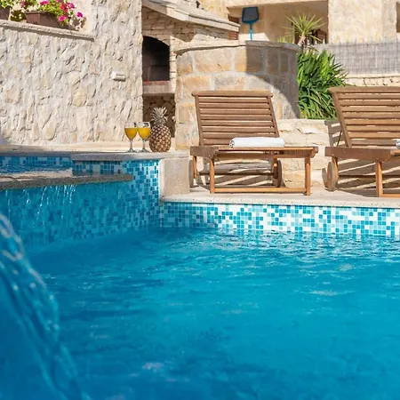 Kirsten With Heated Pool, Jacuzzi And Sauna - By Ta Leut Agency Willa Privlaka (Zadar)