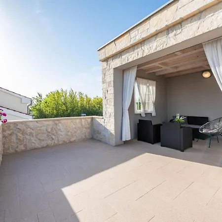 Willa Kirsten With Heated Pool, Jacuzzi And Sauna - By Ta Leut Agency Privlaka (Zadar)