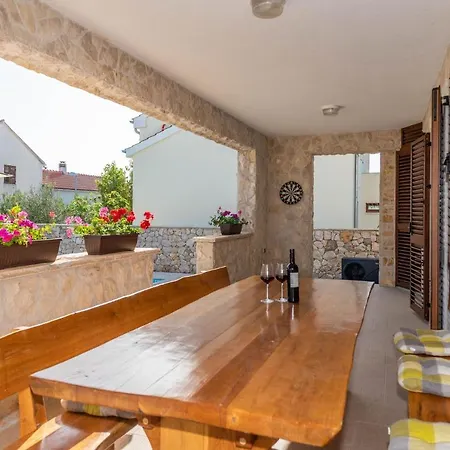 Kirsten With Heated Pool, Jacuzzi And Sauna - By Ta Leut Agency * 普利拉卡