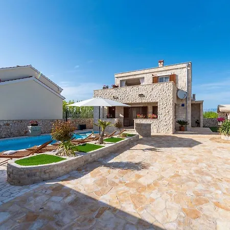 别墅 Kirsten With Heated Pool, Jacuzzi And Sauna - By Ta Leut Agency