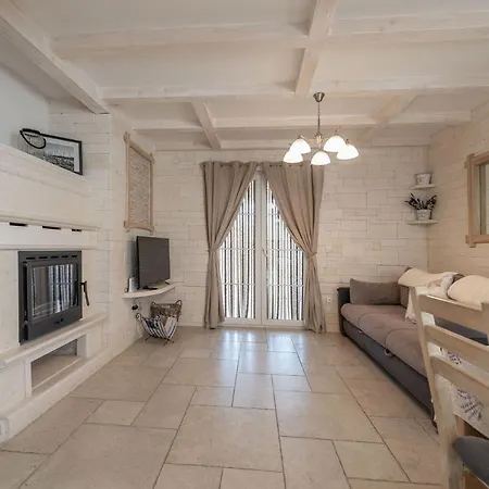 Kirsten With Heated Pool, Jacuzzi And Sauna - By Ta Leut Agency 别墅 普利拉卡