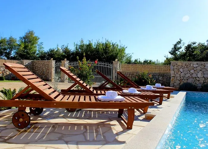 Kirsten With Heated Pool, Jacuzzi And Sauna - By Ta Leut Agency Villa