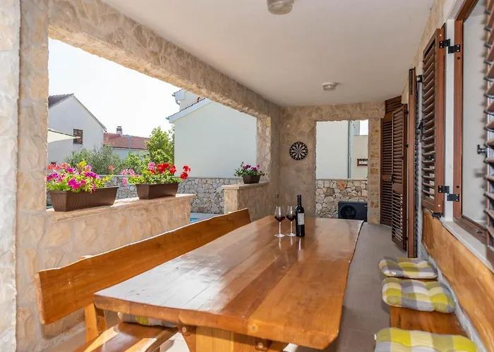 Kirsten With Heated Pool, Jacuzzi And Sauna - By Ta Leut Agency * 普利拉卡