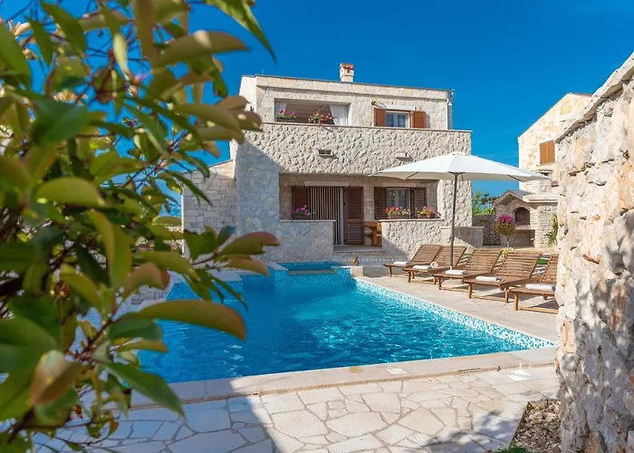 Villa Kirsten With Heated Pool, Jacuzzi And Sauna - By Ta Leut Agency