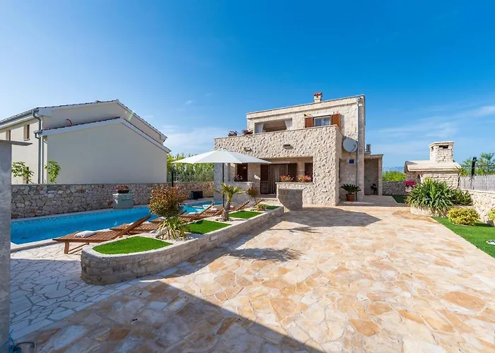 Villa Kirsten With Heated Pool, Jacuzzi And Sauna - By Ta Leut Agency