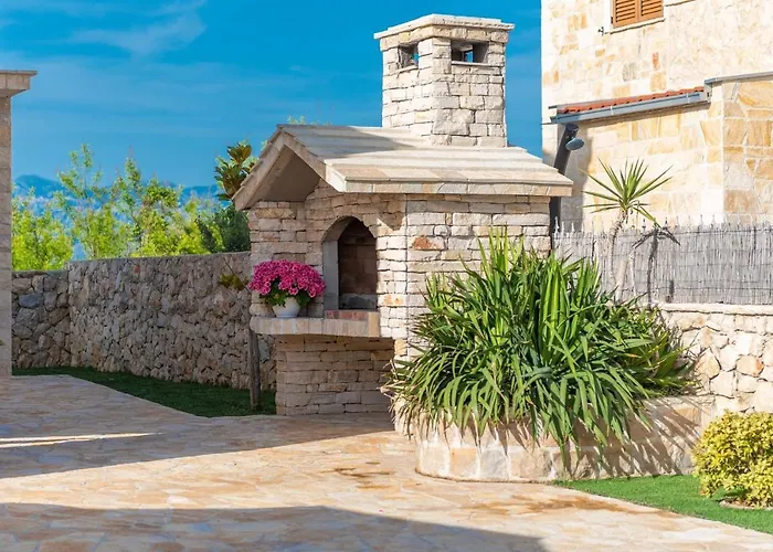 Kirsten With Heated Pool, Jacuzzi And Sauna - By Ta Leut Agency *