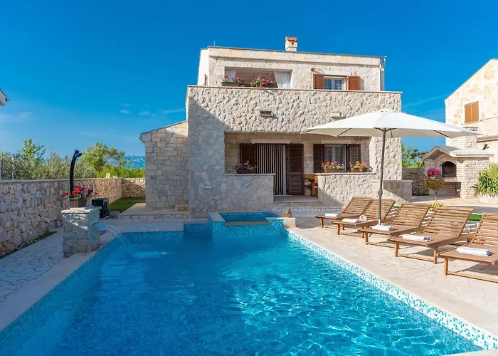 Kirsten With Heated Pool, Jacuzzi And Sauna - By Ta Leut Agency