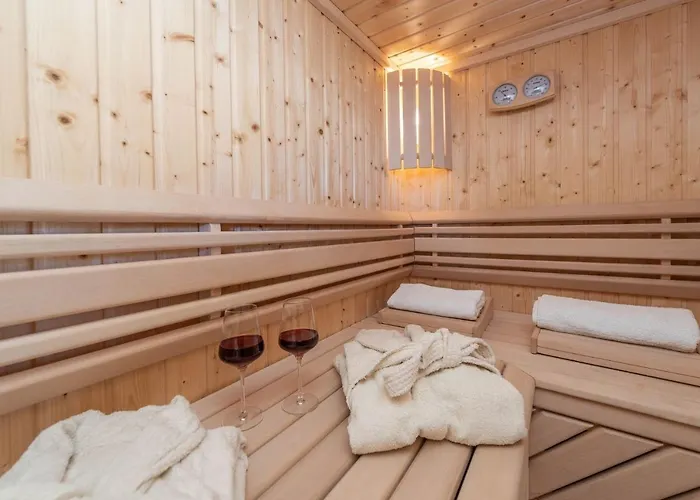 Kirsten With Heated Pool, Jacuzzi And Sauna - By Ta Leut Agency 别墅 普利拉卡