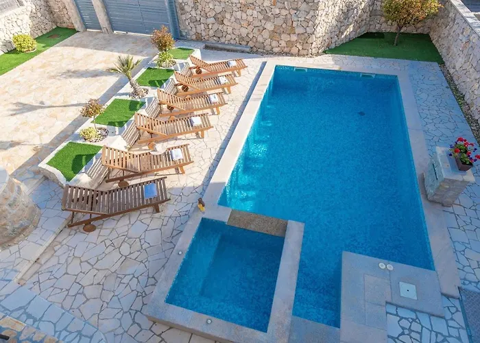Kirsten With Heated Pool, Jacuzzi And Sauna - By Ta Leut Agency Privlaka (Zadar)