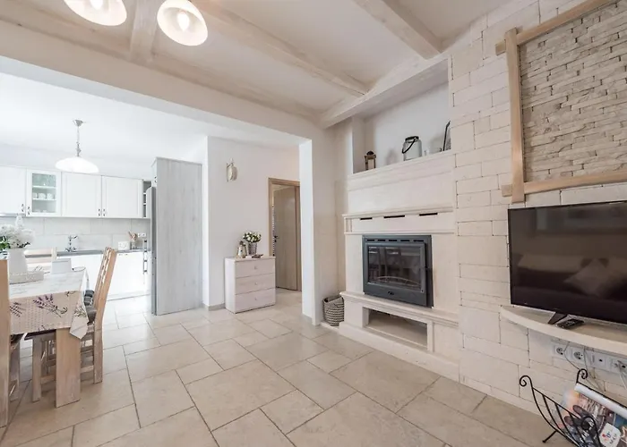 Kirsten With Heated Pool, Jacuzzi And Sauna - By Ta Leut Agency 别墅 普利拉卡