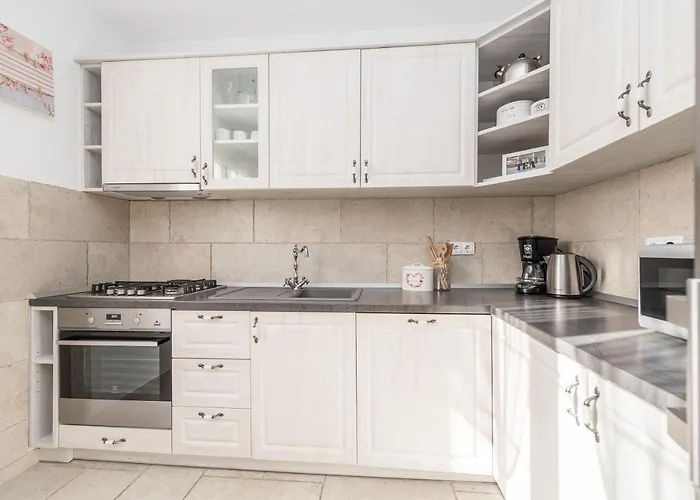 Kirsten With Heated Pool, Jacuzzi And Sauna - By Ta Leut Agency 别墅